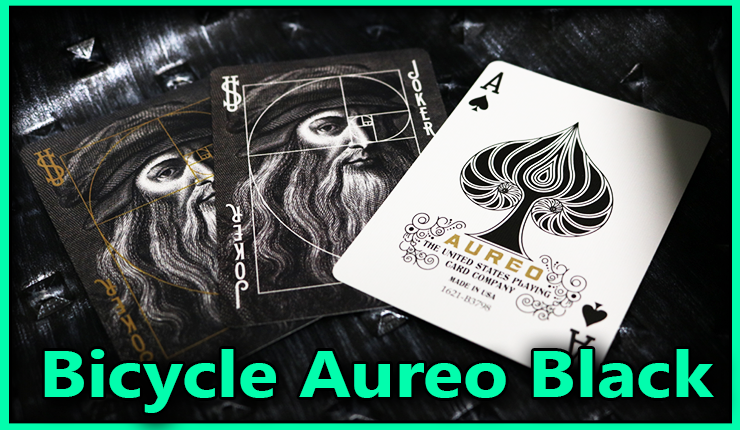 les deux joker de la tete de leonard de vincci avec un gros plan de l'as de pique du jeu bicycle-aureo-black