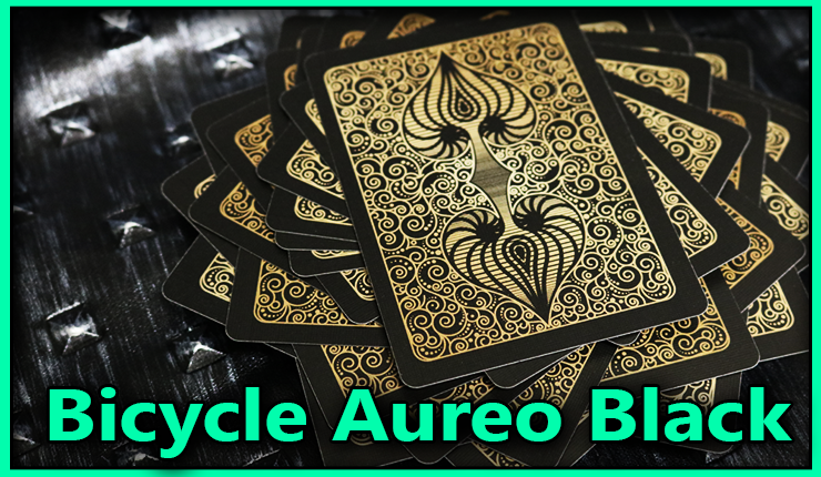 tout le jeu sur la table dos visible du jeu bicycle-aureo-black