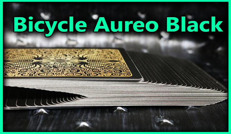 le jeu est etalé enescalier sur la table c'est le jeu bicycle-aureo-black