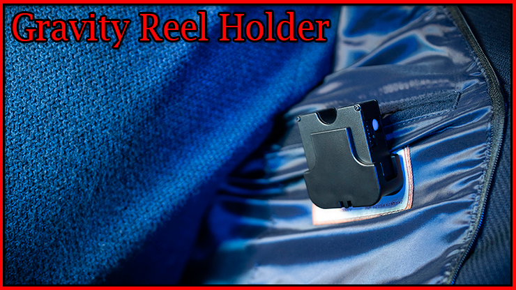 Gravity reel Holder de Joao Miranda le gravity reel holder est positionné dans la veste au niveau de la poche interieur