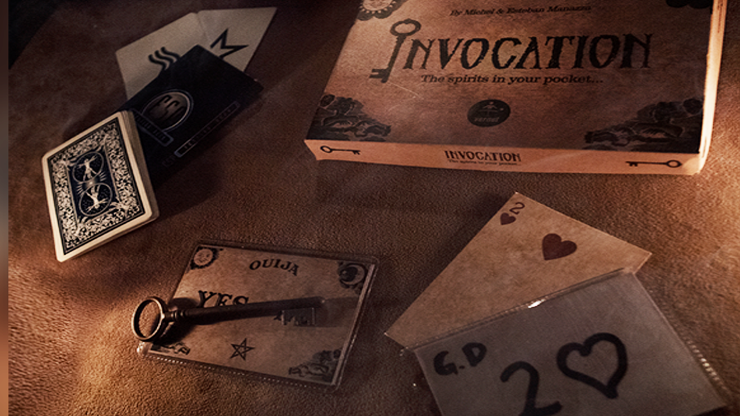 tout le materiel, les cartes la clé le ouija du tour Invocation de vernet